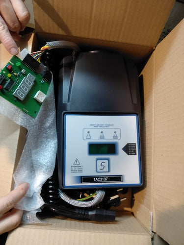1AC3137 - CARICABATTERIE 20A PER BATT. LITIO 100AH