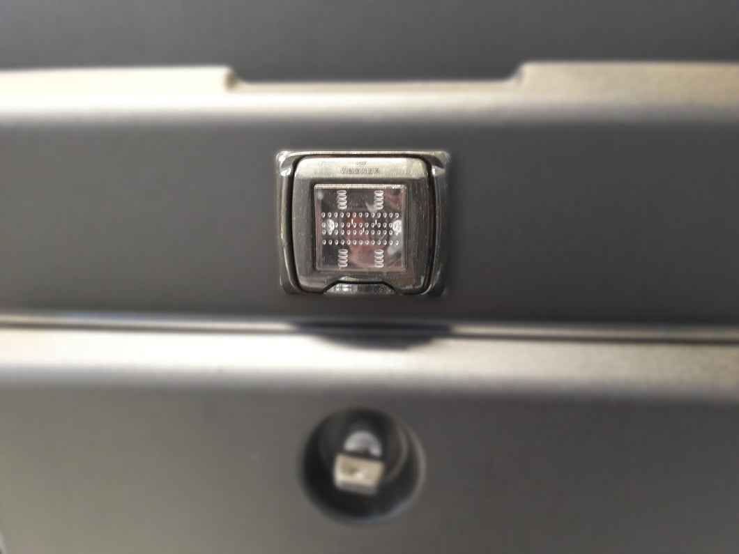 1AC5847 - COPERCHIO PRESA ELETTRICA MASTER 43702 - SA3
